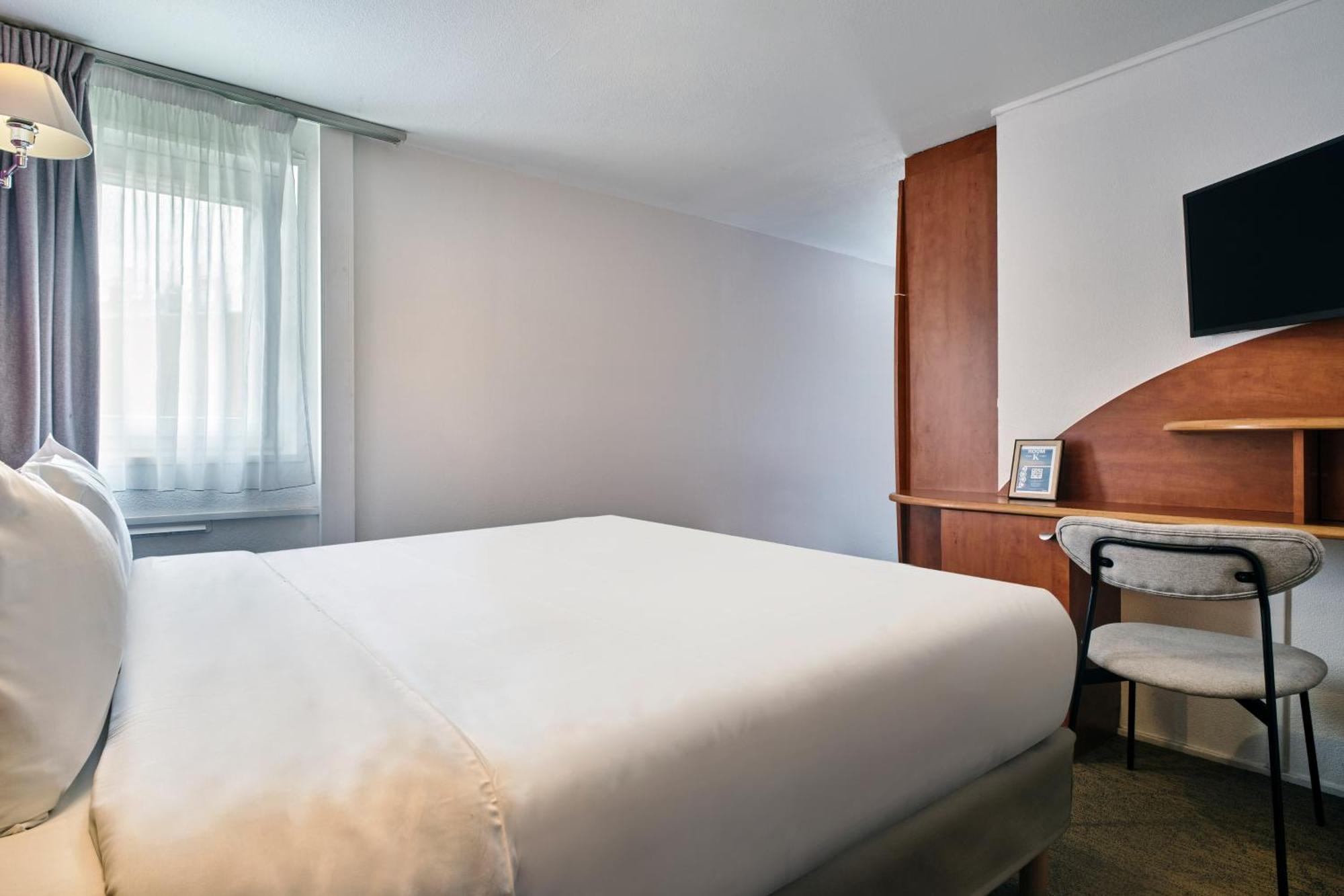 Hotel Kyriad Paris Sud Courtaboeuf 3*