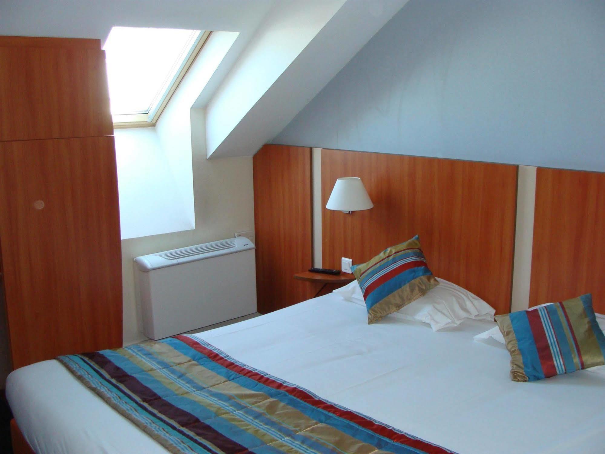 Kyriad Paris Sud Courtaboeuf 3*