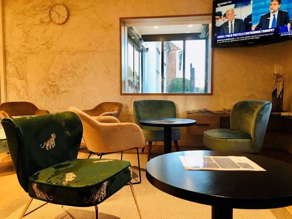 Kyriad Paris Sud Courtaboeuf Hotel 3*